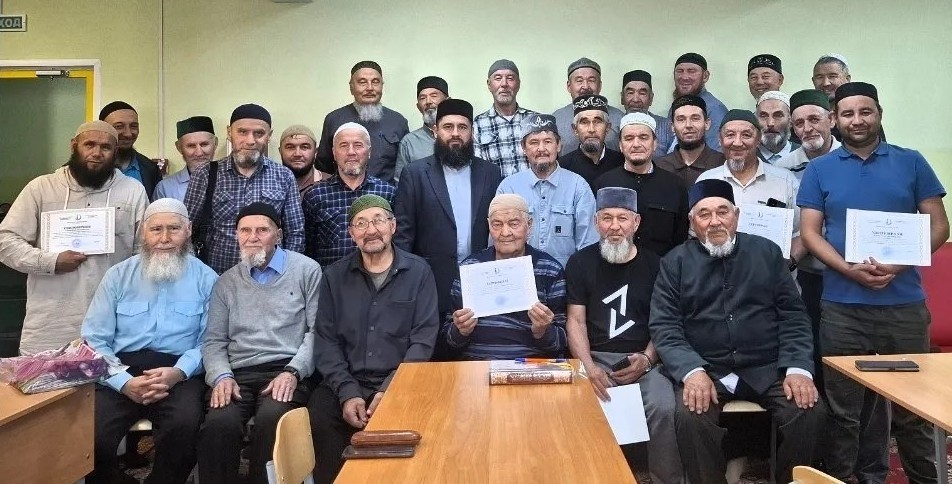 Курсы по Корану завершились: имамы получили удостоверения и свидетельства