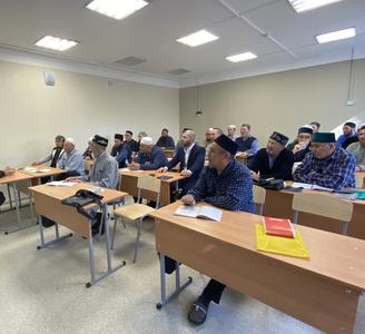 Встреча с экспертом: имамам рассказали о профилактике экстремизма и терроризма в мечетях